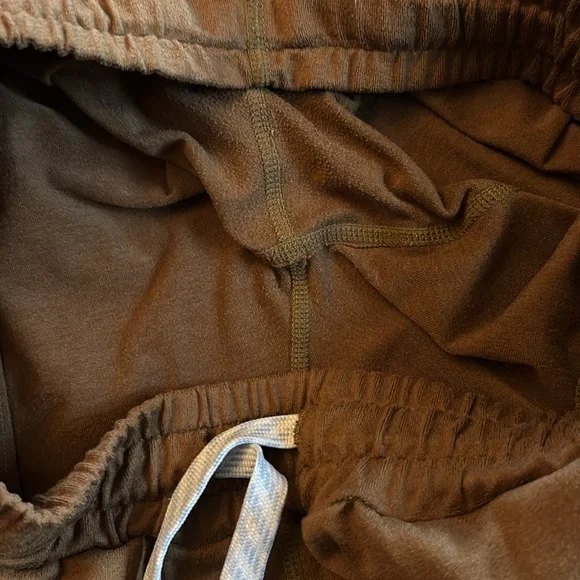 Vuori women’s joggers size XS - Picture 6 of 6